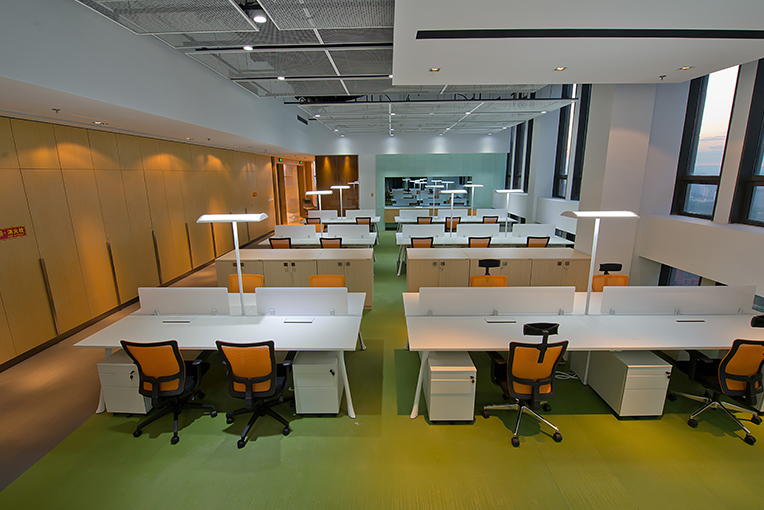 業(yè)務(wù)員工位