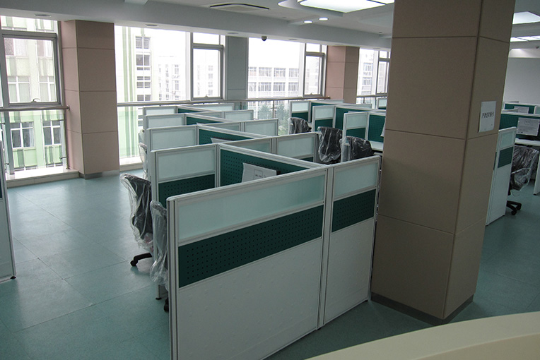 員工工作屏風位01